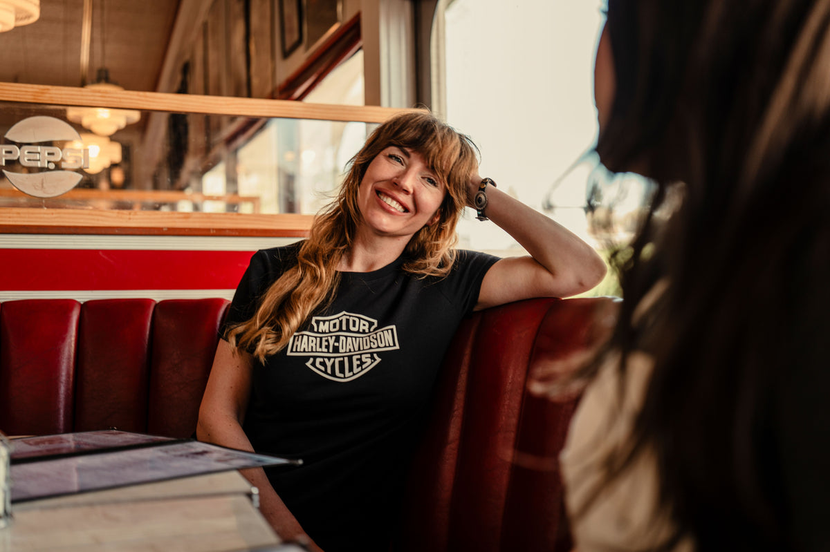 WOMEN'S H-D® STANDARD BAR & SHIELD TEE