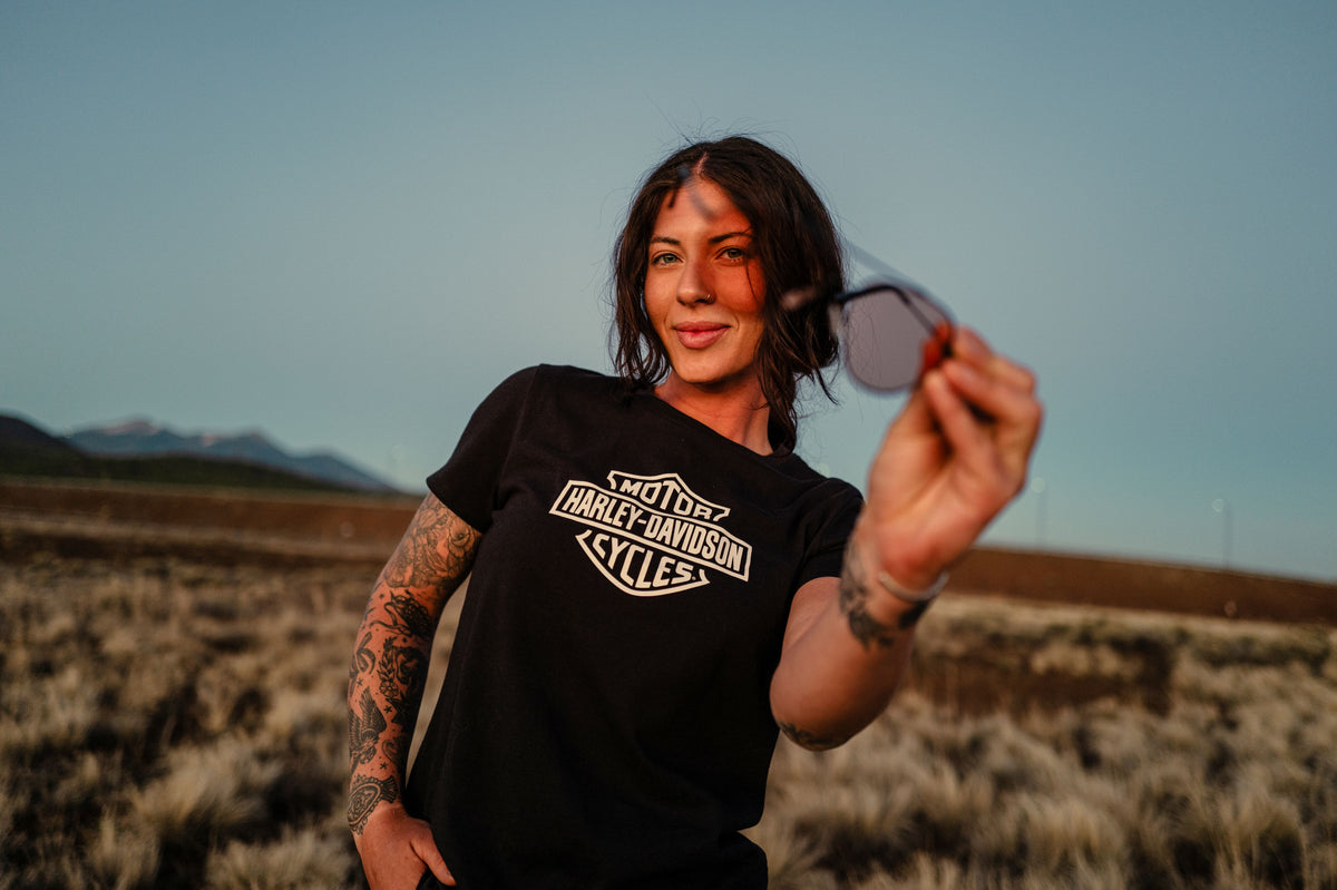 WOMEN'S H-D® STANDARD BAR & SHIELD TEE